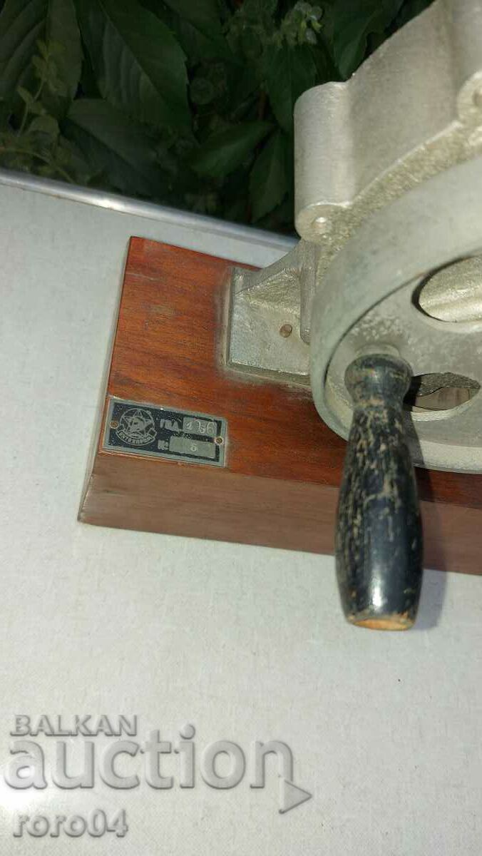 Auction ENGINE - MODEL - WORKING - 1956 Auction ENGINE - MODEL - WORKING - 1956