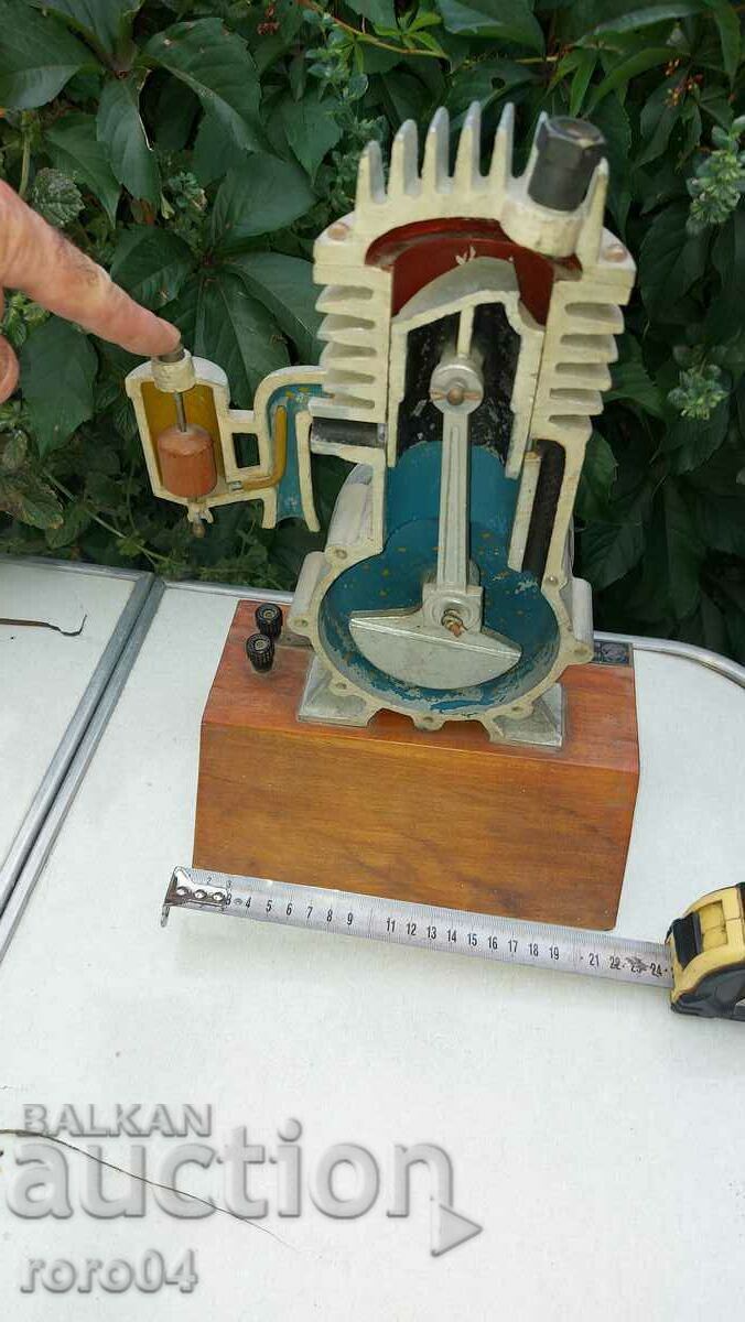 ENGINE - MODEL - WORKING - 1956 - 5 ENGINE - MODEL - WORKING - 1956 - 5