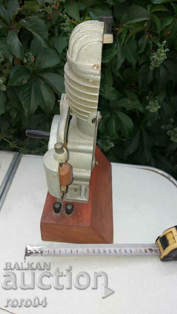 ENGINE - MODEL - WORKING - 1956 - 6 ENGINE - MODEL - WORKING - 1956 - 6