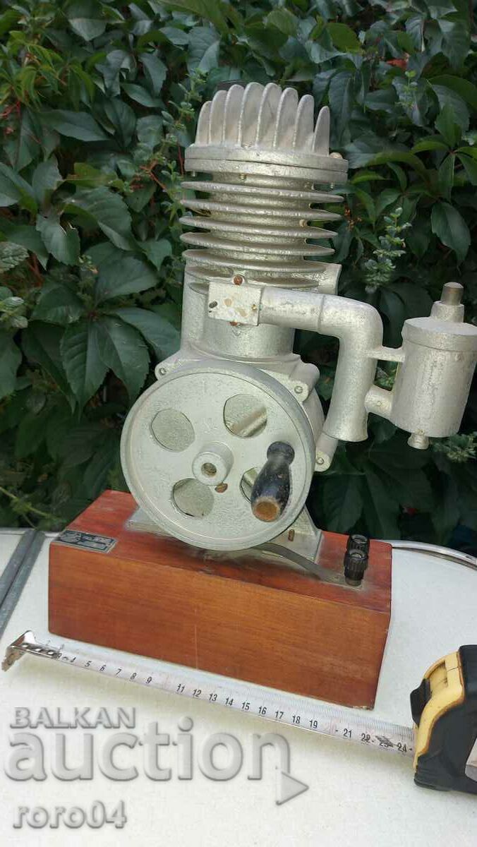 ENGINE - MODEL - WORKING - 1956 - 7 ENGINE - MODEL - WORKING - 1956 - 7