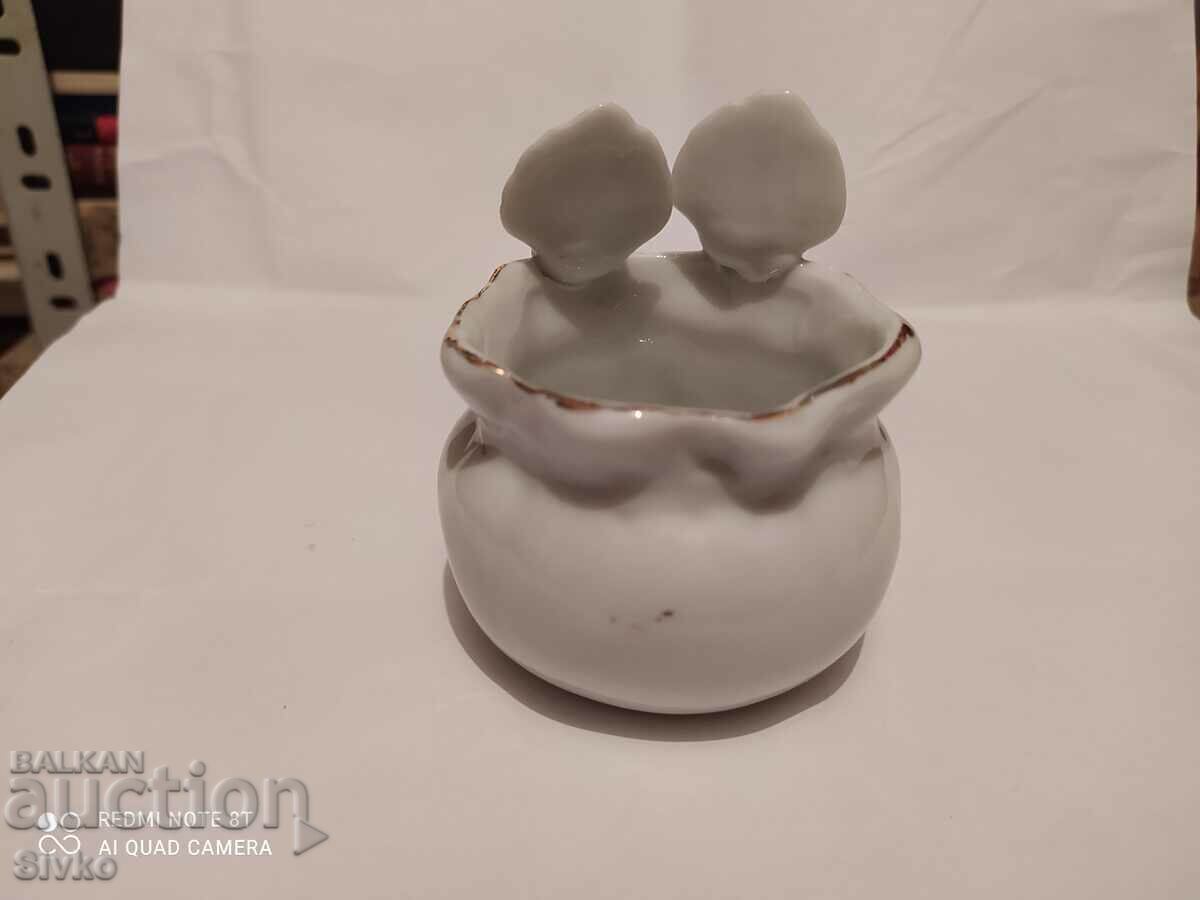 Auction A pile of box pigeons Auction A pile of box pigeons