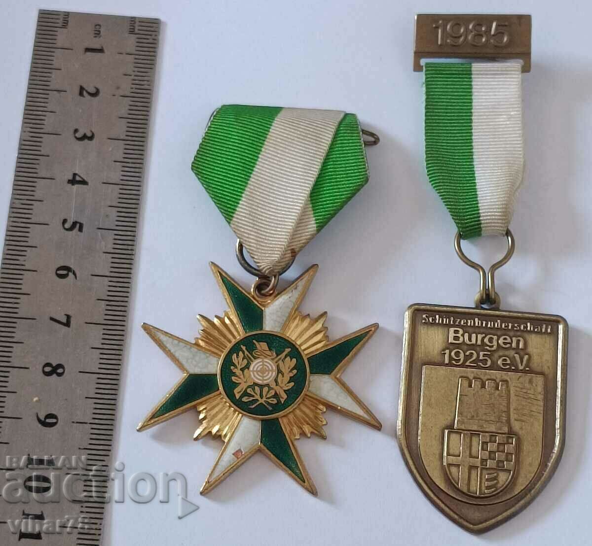 Lotul de două medalii cu preț € 99.99 | 195.56 BGN