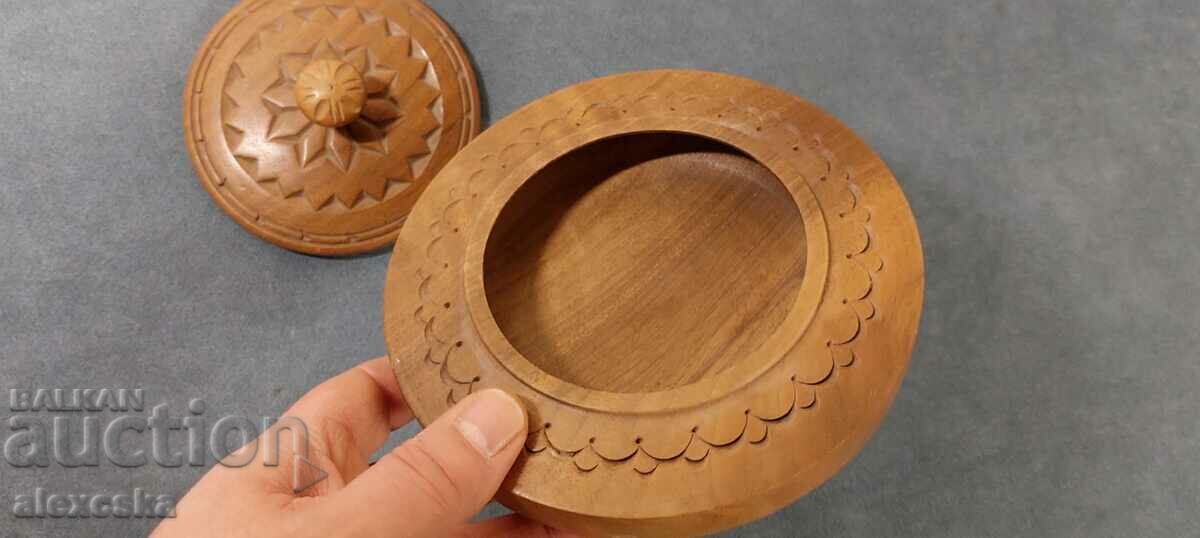 Wooden box / Zahlup with price 20.00 BGN | € 10.23 Wooden box / Zahlup with price 20.00 BGN | € 10.23