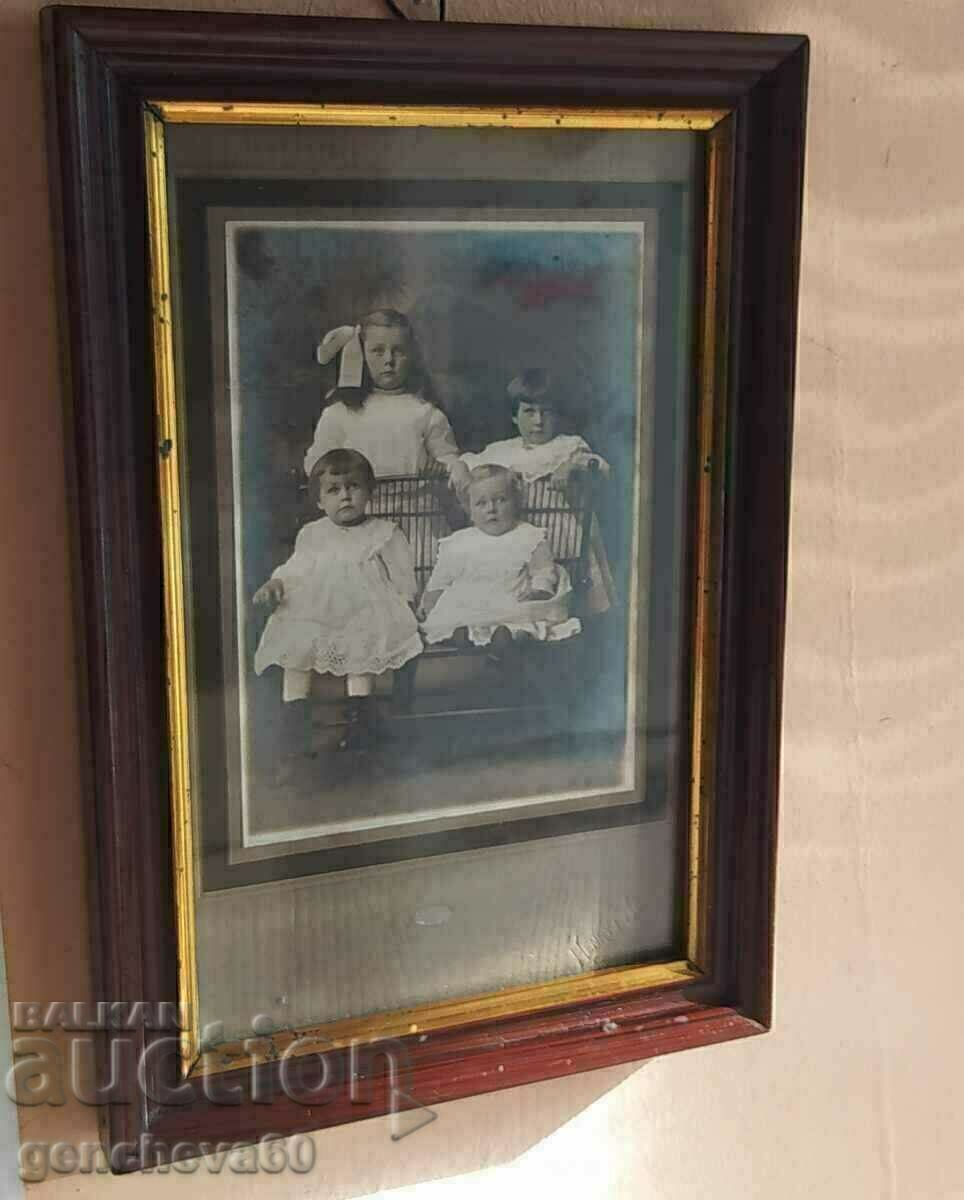 Fotografie veche înrămată, anii '20/'30, cu copii cu preț € 15.00 | 29.34 BGN
