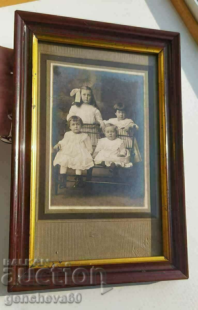 Livrarea Fotografie veche înrămată, anii '20/'30, cu copii