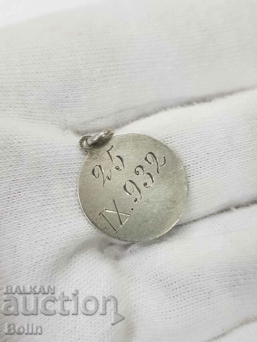 Interesant medalion european emailat din argint din 1932. cu preț 35.00 BGN | € 17.90 Interesant medalion european emailat din argint din 1932. cu preț 35.00 BGN | € 17.90