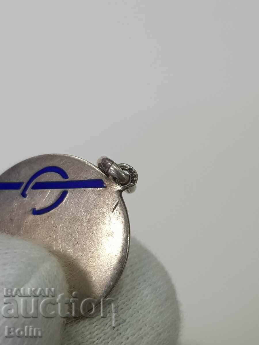 Livrarea Interesant medalion european emailat din argint din 1932. Livrarea Interesant medalion european emailat din argint din 1932.