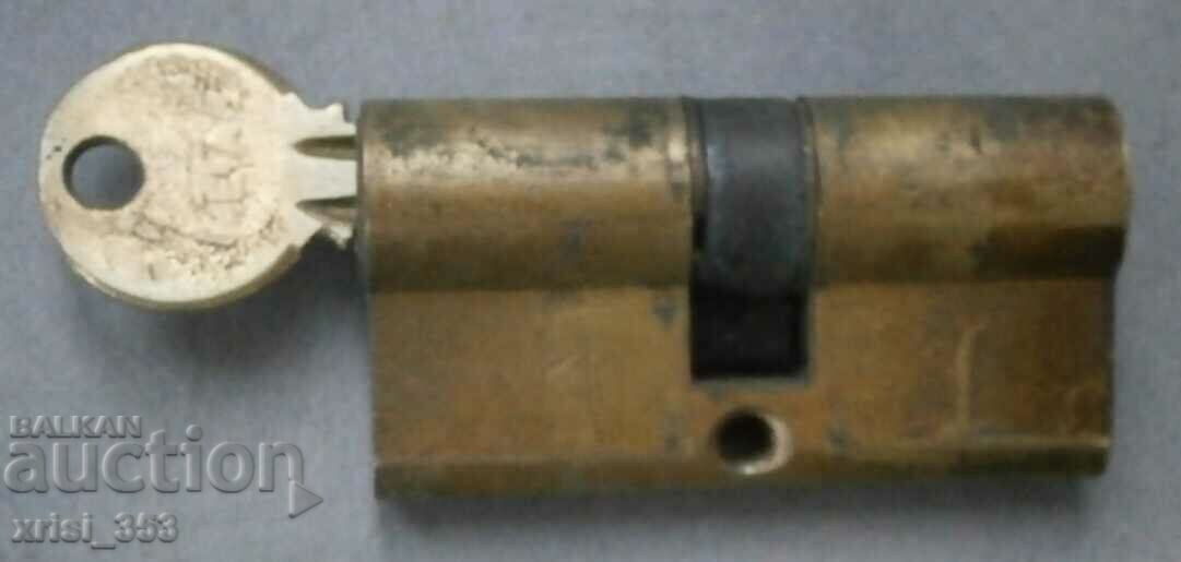Lock lock cylinder