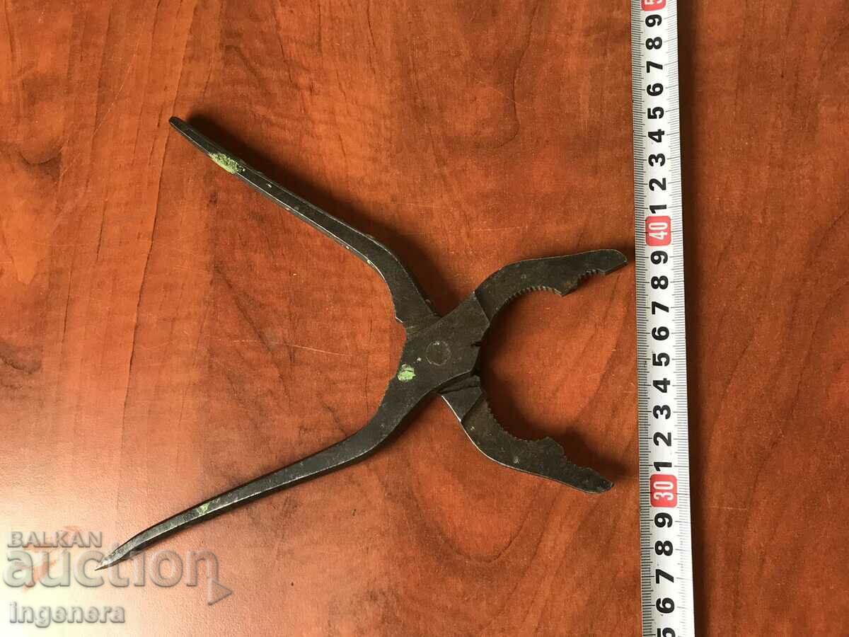 PLIERS FORGED FOUNDRY TOOL WITH SCREWDRIVER AND NO CLEARANCE - 5 PLIERS FORGED FOUNDRY TOOL WITH SCREWDRIVER AND NO CLEARANCE - 5