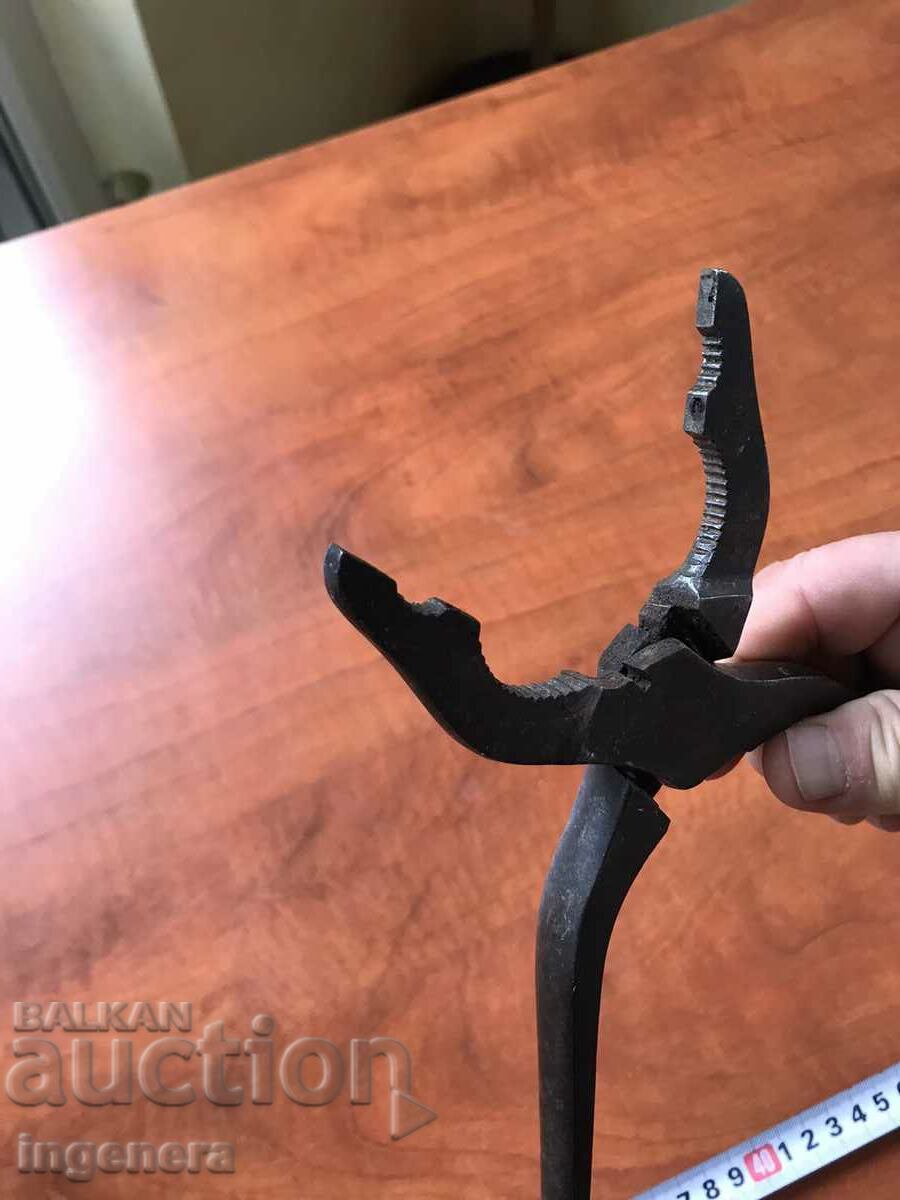 PLIERS FORGED FOUNDRY TOOL WITH SCREWDRIVER AND NO CLEARANCE - 6 PLIERS FORGED FOUNDRY TOOL WITH SCREWDRIVER AND NO CLEARANCE - 6