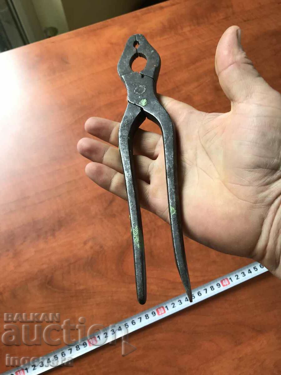 PLIERS FORGED FOUNDRY TOOL WITH SCREWDRIVER AND NO CLEARANCE
