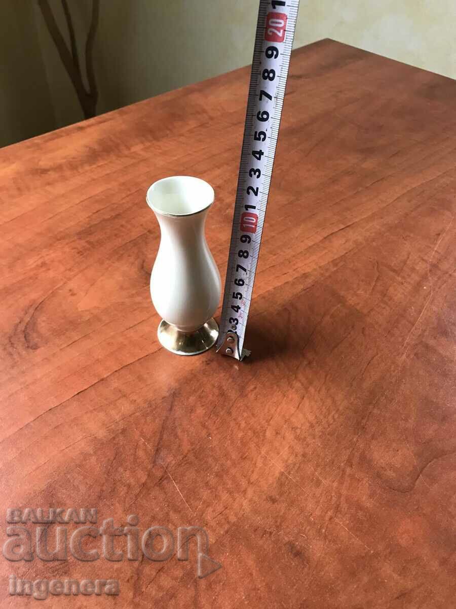 PORCELAIN VASE VASE GILT-BAVARIA with price 11.00 BGN | € 5.62 PORCELAIN VASE VASE GILT-BAVARIA with price 11.00 BGN | € 5.62