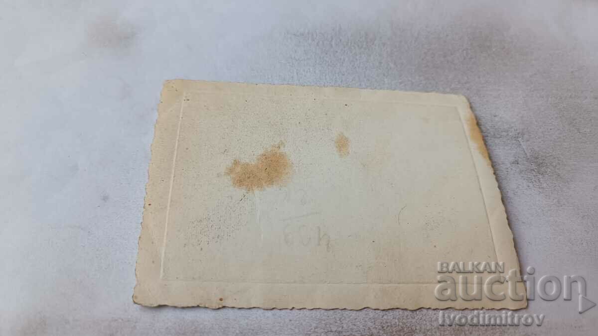 Φωτογραφία Γυναίκα και κορίτσι σε έναν περίπατο με τιμή 1.65 BGN | € 0.84 Φωτογραφία Γυναίκα και κορίτσι σε έναν περίπατο με τιμή 1.65 BGN | € 0.84