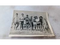 Снимка Млади мъже на плажа