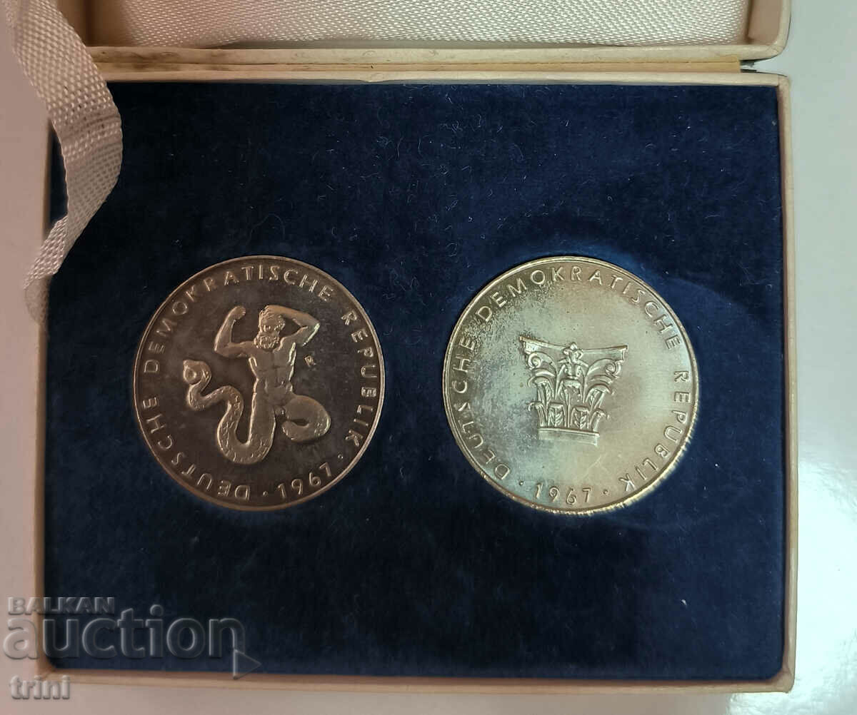 GDR Medals plaques PERGAMON museum and Stadtoper Berlin 19 with price 55.00 BGN | € 28.12 GDR Medals plaques PERGAMON museum and Stadtoper Berlin 19 with price 55.00 BGN | € 28.12