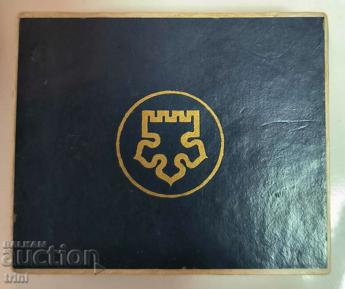 Auction GDR Medals plaques PERGAMON museum and Stadtoper Berlin 19 Auction GDR Medals plaques PERGAMON museum and Stadtoper Berlin 19