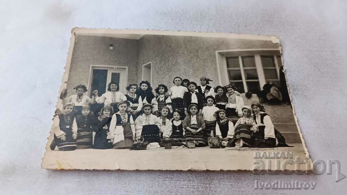 Photo Oryahovo Schoolgirls in folk costumes 1938