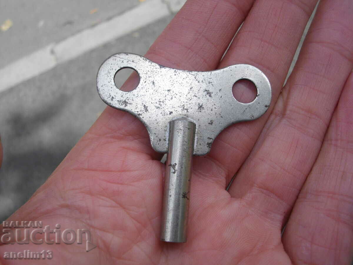 OLD WRENCH WRENCH FOR WALL OR FIREPLACE CLOCK - 5