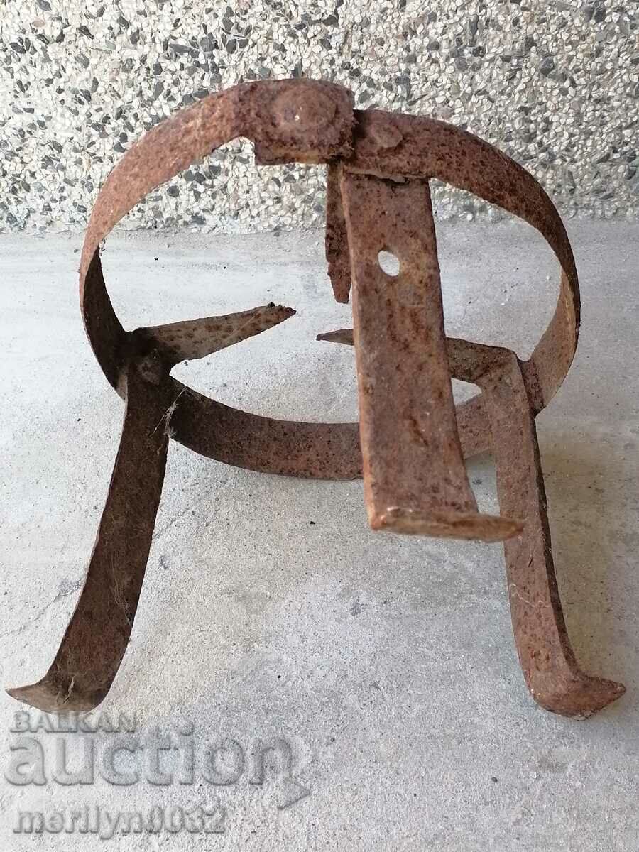Auction An old wrought iron soot, wrought iron, a primitive pyrosty Auction An old wrought iron soot, wrought iron, a primitive pyrosty