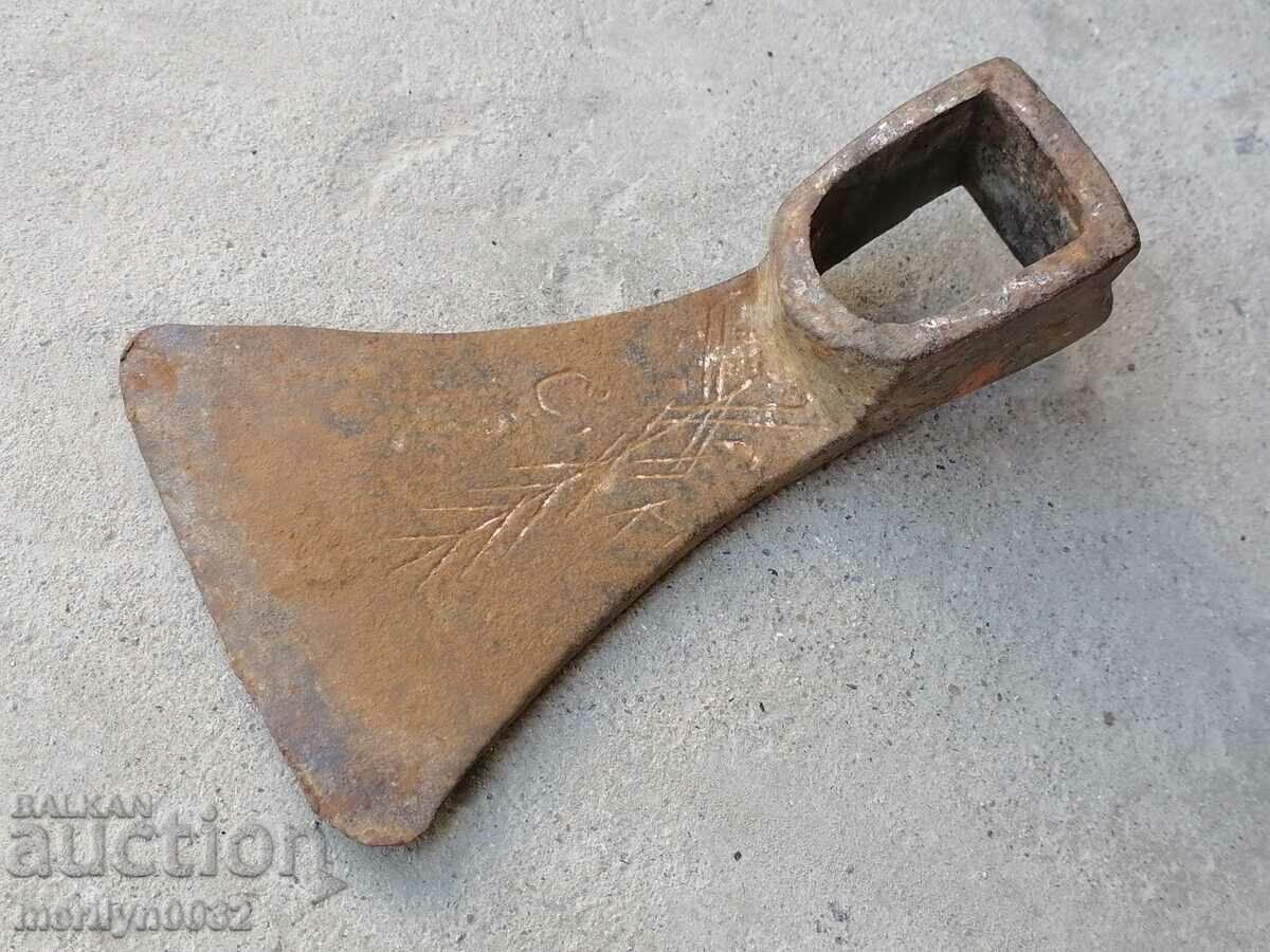 Auction Forged chap, hoe, agricultural instrument, wrought iron Auction Forged chap, hoe, agricultural instrument, wrought iron