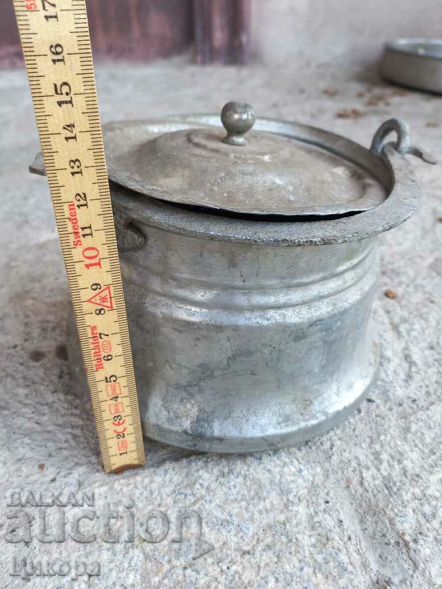 Delivery of SMALL COPPER POT WITH COPPER LID Delivery of SMALL COPPER POT WITH COPPER LID