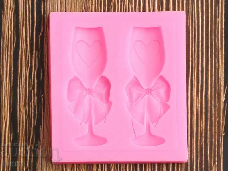 Καλούπι σιλικόνης 2 ποτήρια σαμπάνιας με καρδούλες, διακόσμηση φοντάν με τιμή 9.00 BGN | € 4.60 Καλούπι σιλικόνης 2 ποτήρια σαμπάνιας με καρδούλες, διακόσμηση φοντάν με τιμή 9.00 BGN | € 4.60