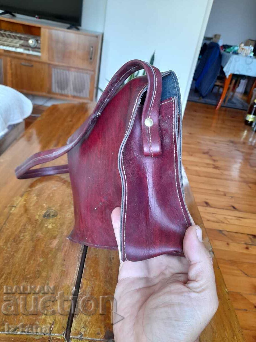 Delivery of An old children's bag Delivery of An old children's bag