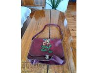 O geantă veche pentru copii