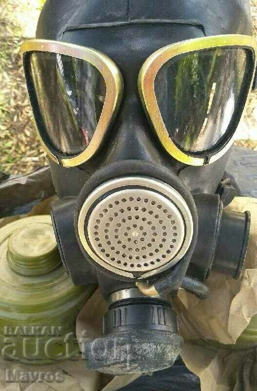 Rare gas mask with two filters