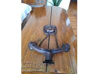 Vechi sfeșnic de perete