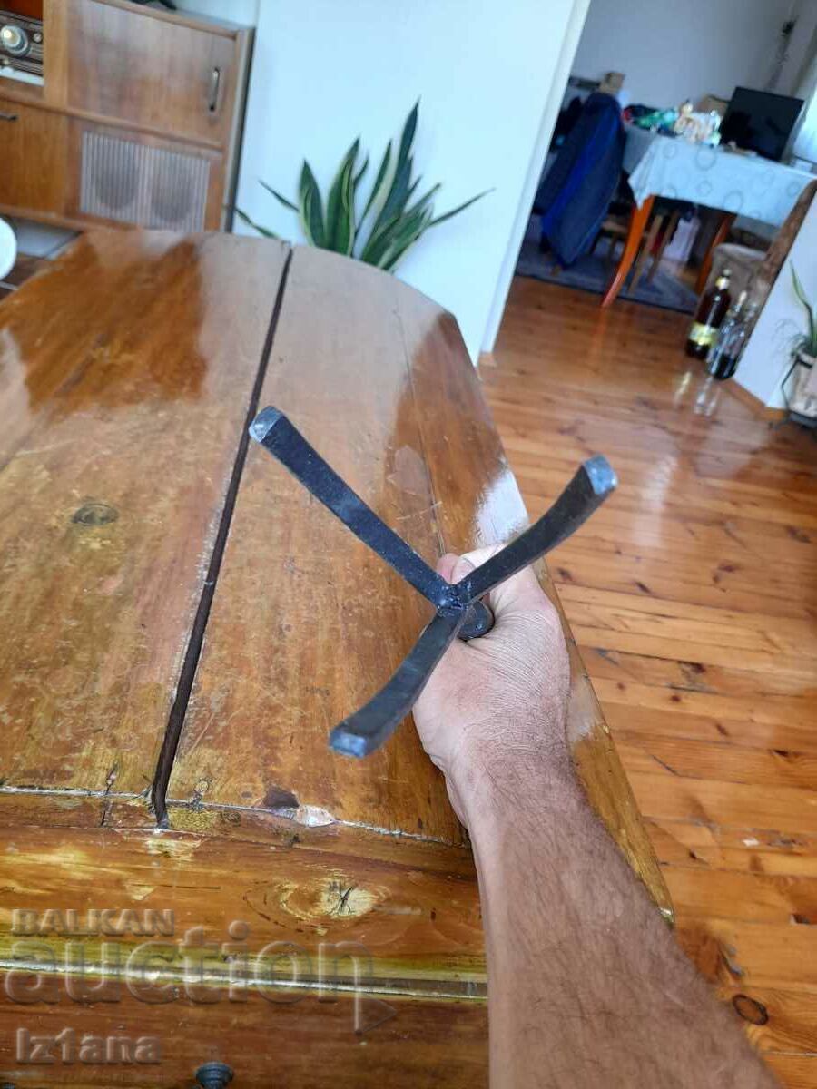 Delivery of An old device, a tool for picking fruit Delivery of An old device, a tool for picking fruit