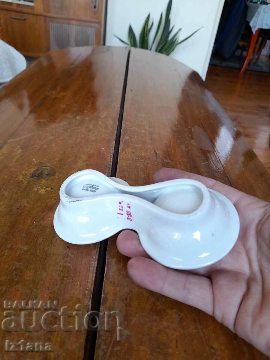 Delivery of Old porcelain salt shaker