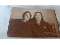 Снимка Две млади момичета 1927