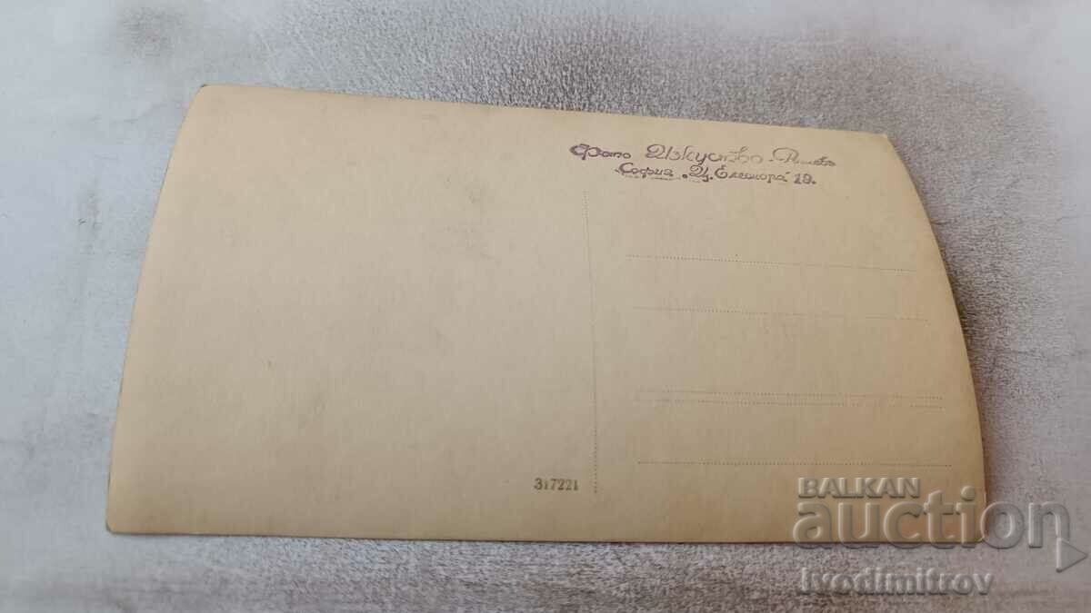 Снимка Момче с цена 1.25 лв. | € 0.64 Снимка Момче с цена 1.25 лв. | € 0.64