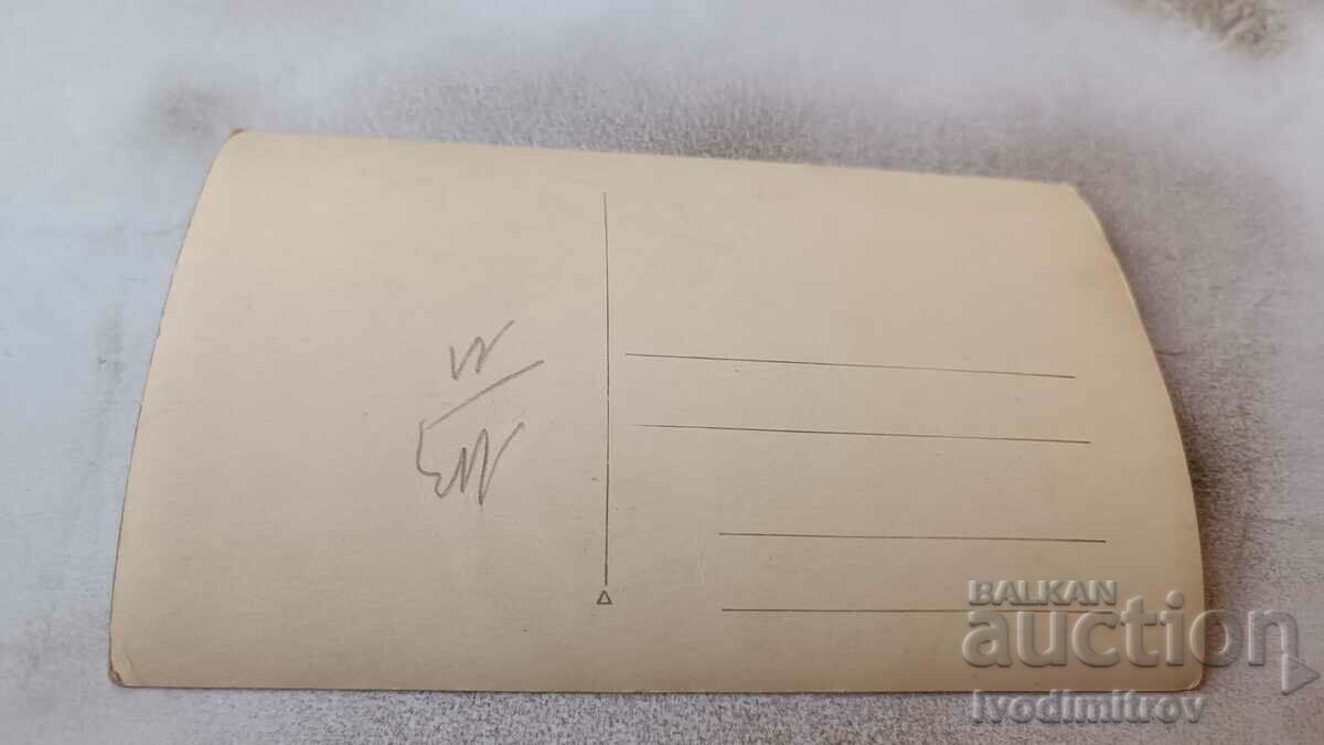 Φωτογραφία ενός μικρού κοριτσιού με τιμή 1.25 BGN | € 0.64 Φωτογραφία ενός μικρού κοριτσιού με τιμή 1.25 BGN | € 0.64