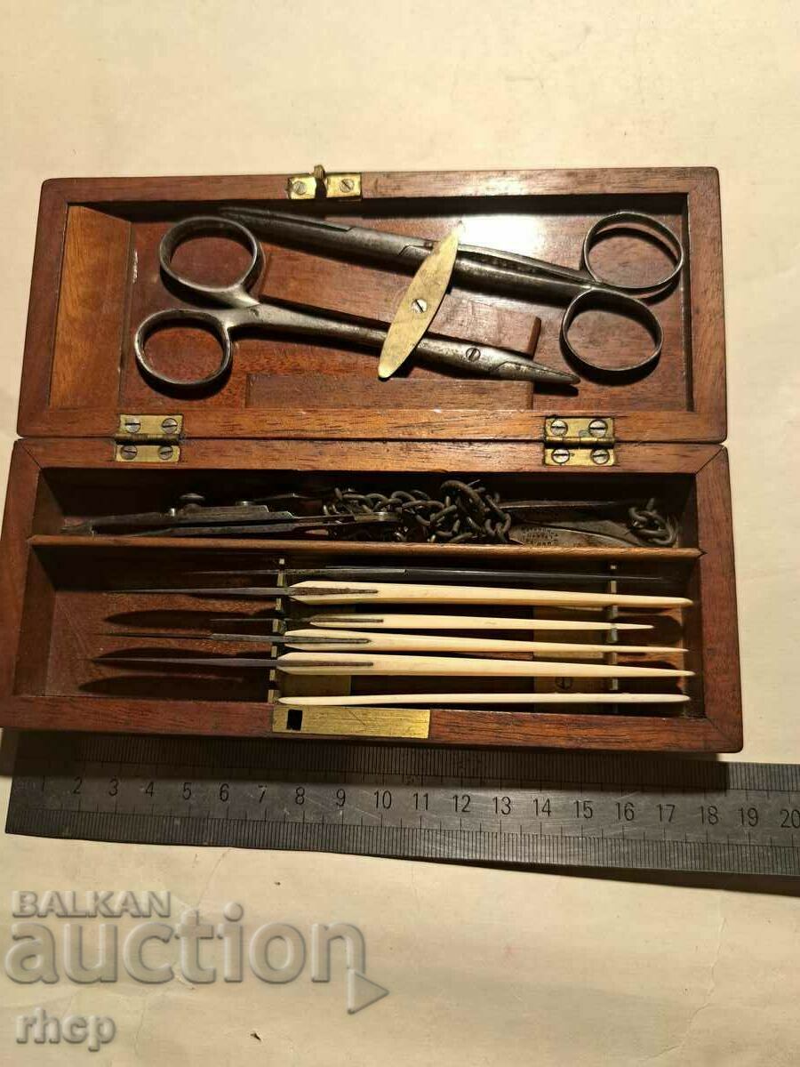 19ти век британски хирургически комплект със слонова кост