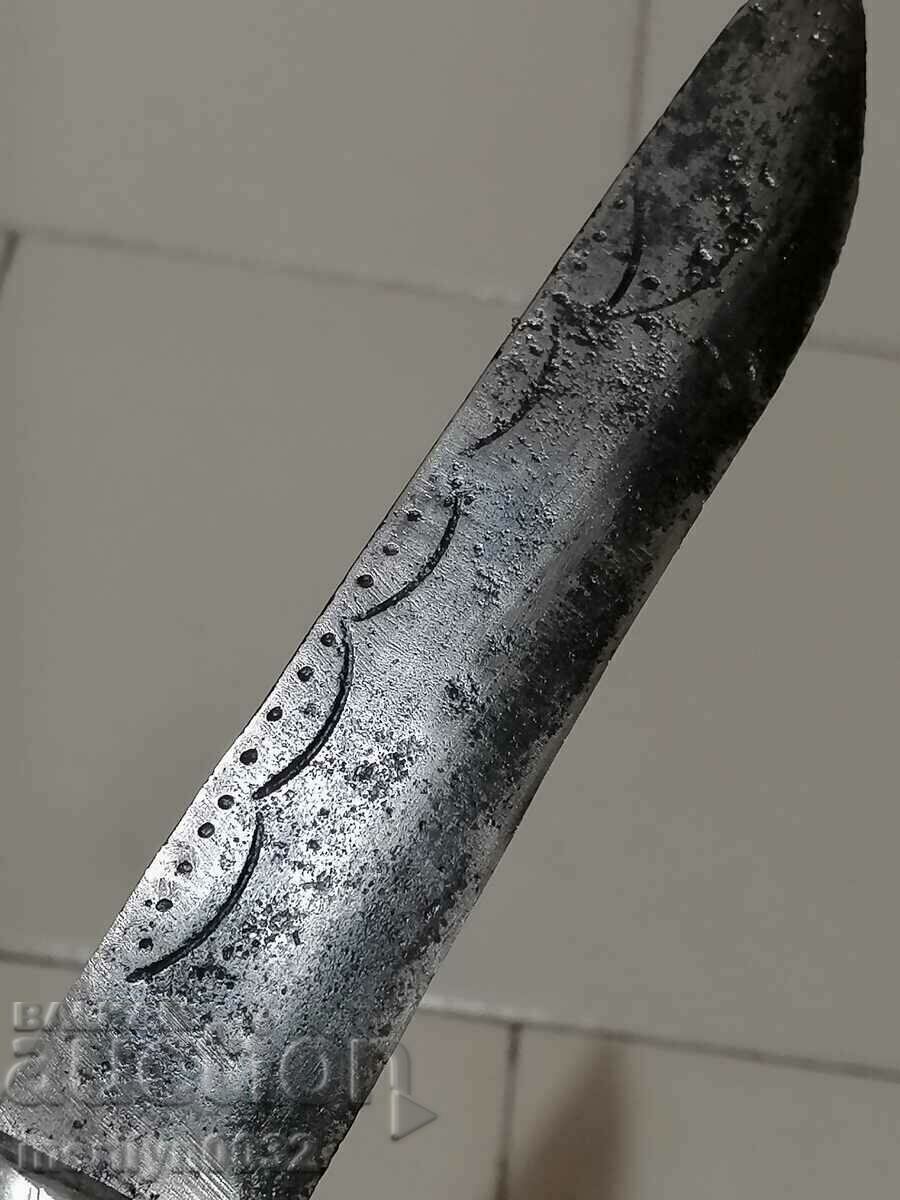 An old tourist knife with a dagger blade with price 93.00 BGN | € 47.55 An old tourist knife with a dagger blade with price 93.00 BGN | € 47.55