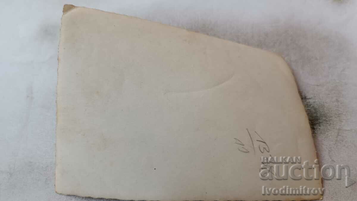 Снимка Мъже и жени игаят хоро с цена 0.75 лв. | € 0.38