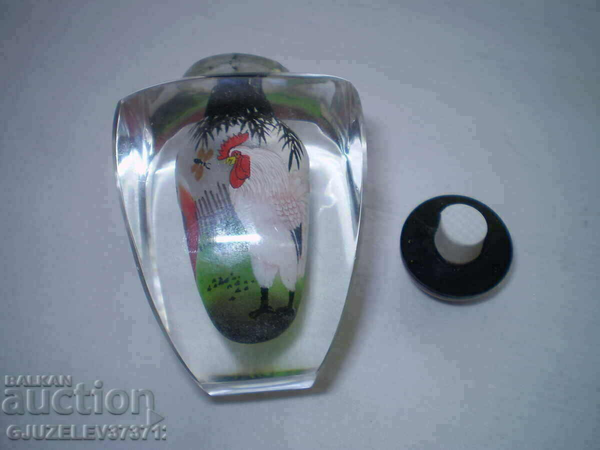 9cm Vintage Painted Glass Snuff Bottle Red Cap - 6 9cm Vintage Painted Glass Snuff Bottle Red Cap - 6