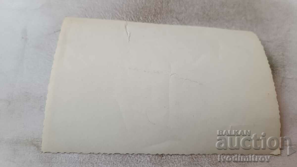 Снимка Диригент момичета и момчета с акордеони с цена 1.15 лв. | € 0.59