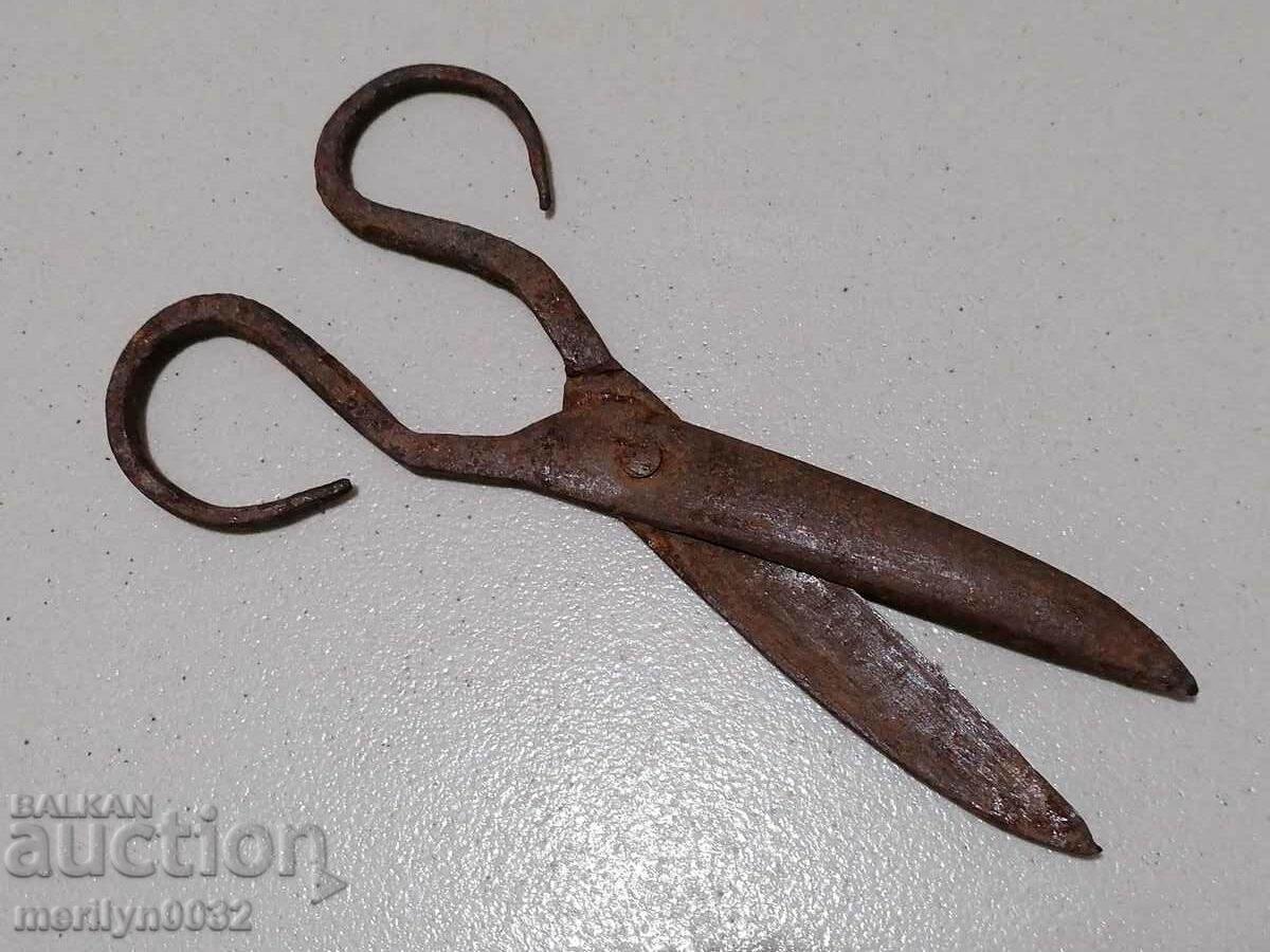 Old forged scissors scissors knife wrought iron with price 44.00 BGN | € 22.50 Old forged scissors scissors knife wrought iron with price 44.00 BGN | € 22.50