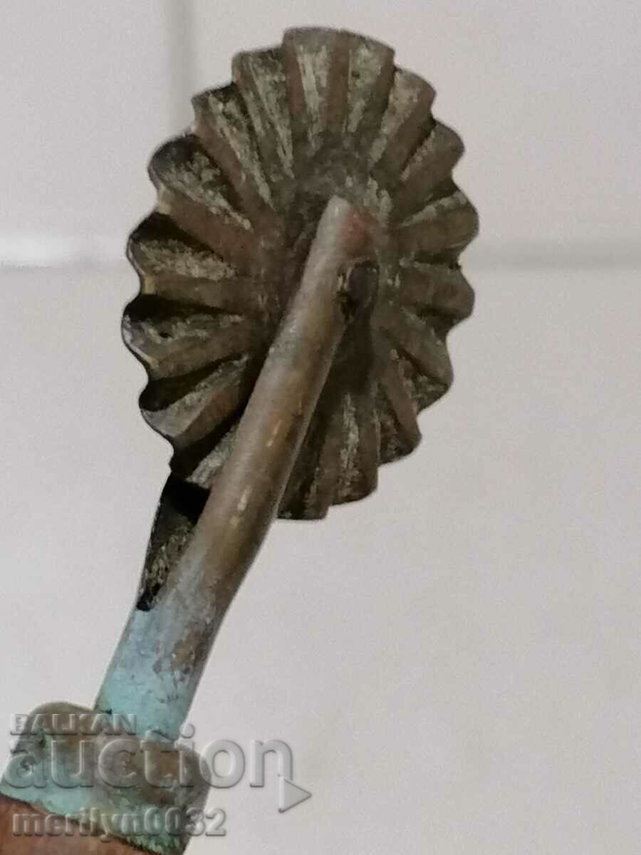 Auction An old leather cutting tool Auction An old leather cutting tool