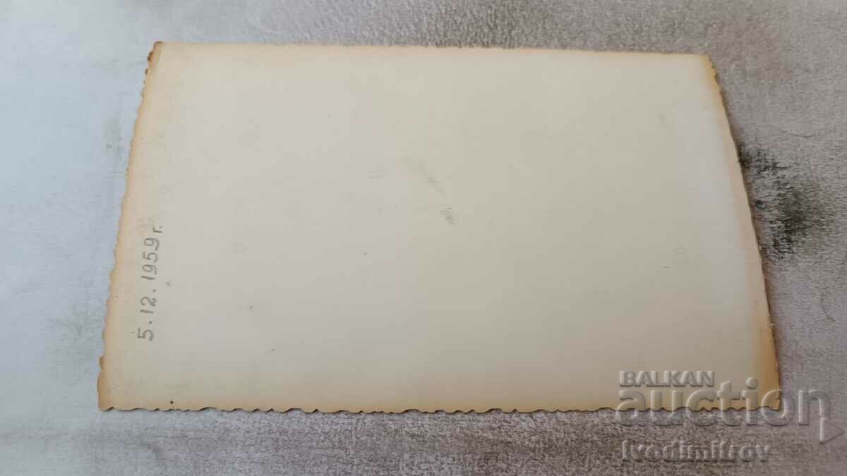 Снимка Момиче с акордеон 1959 с цена 1.15 лв. | € 0.59