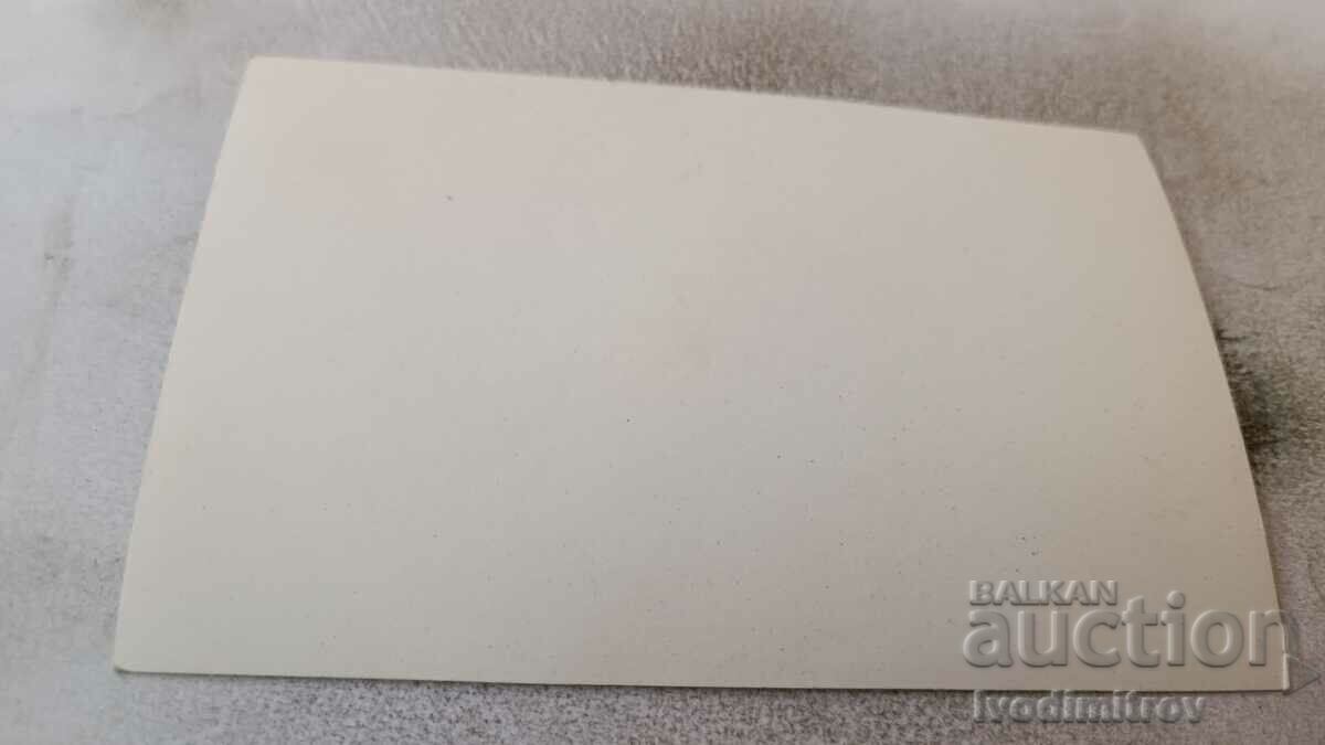 Снимка Мъже жени и деца с цена 0.75 лв. | € 0.38 Снимка Мъже жени и деца с цена 0.75 лв. | € 0.38