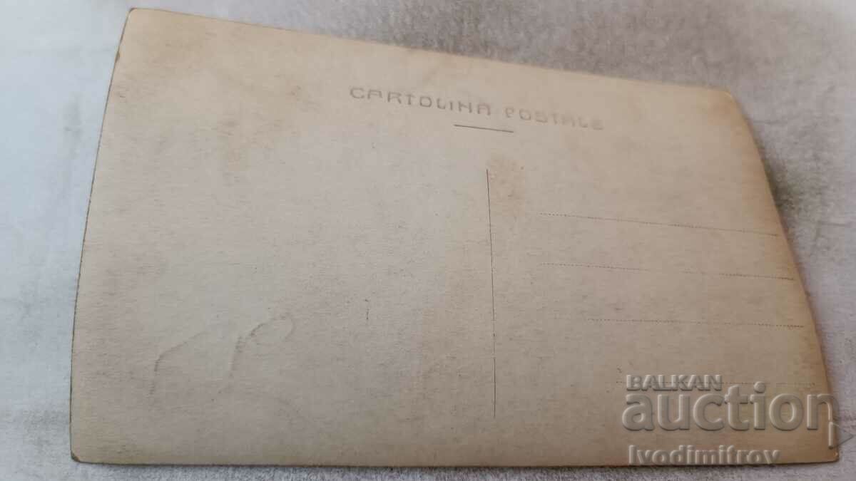 Photo Men and women on an excursion with price 1.45 BGN | € 0.74