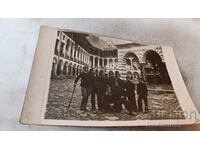 Снимка Младежи в двора на Рилския манастир 1932