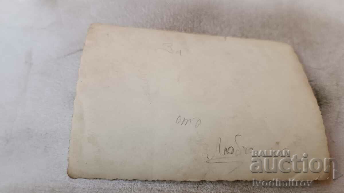 Photo Young people with snowballs in their hands with price 0.85 BGN | € 0.43 Photo Young people with snowballs in their hands with price 0.85 BGN | € 0.43