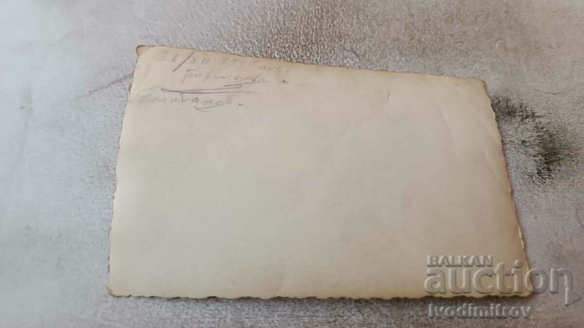 Снимка София Млади момичета в Борисовата градина през зимата с цена 1.45 лв. | € 0.74 Снимка София Млади момичета в Борисовата градина през зимата с цена 1.45 лв. | € 0.74