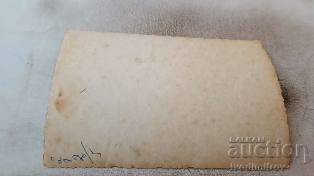 Снимка Деца в детска градина с цена 0.65 лв. | € 0.33 Снимка Деца в детска градина с цена 0.65 лв. | € 0.33