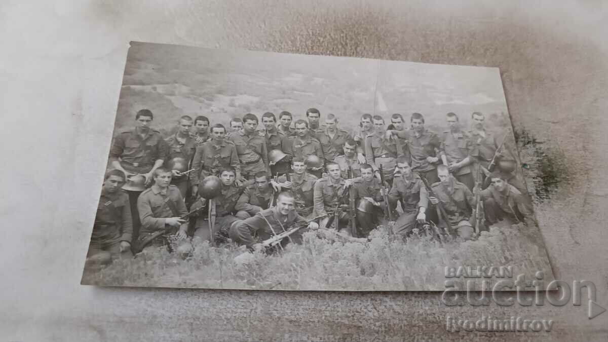 Снимка Офицери войници на поляната